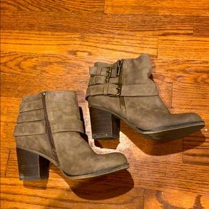 Size 7 heeled booties
